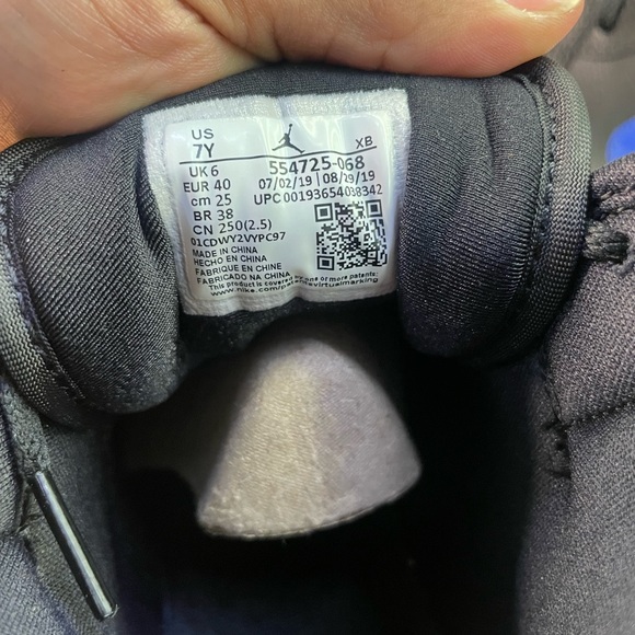 2019 Air Jordan Hyper Royal Mid 1s - Picture 6 of 6